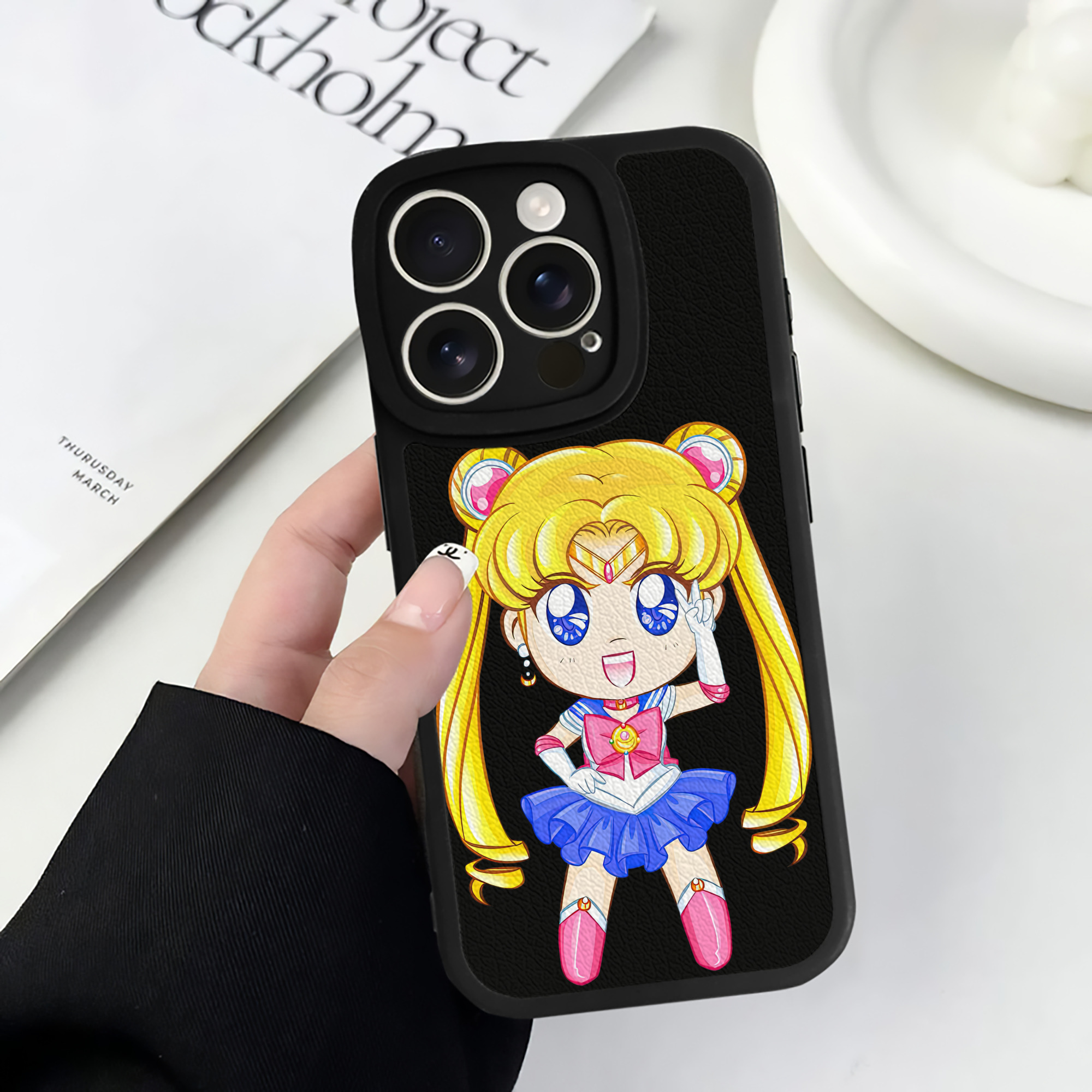 （画像用） 美少女戦士セーラームーン 月野 うさぎ つきの うさぎ Sailor Moon Tsukino Usagi 【iPhone 16シリーズ対応】シリコンスマホケース（レザー調） 材質：シリコン